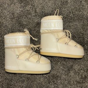 Moon Boots